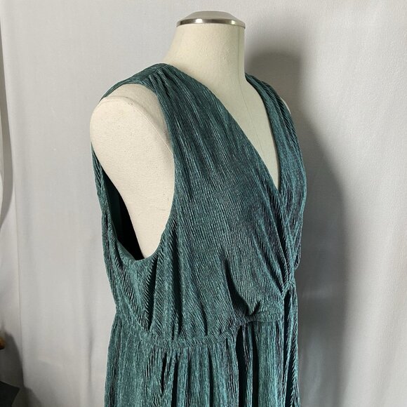Torrid Crinkle Knit Surplice Tiered Midi Skater Dress Pine Green Plus Size 3X - Picture 9 of 16